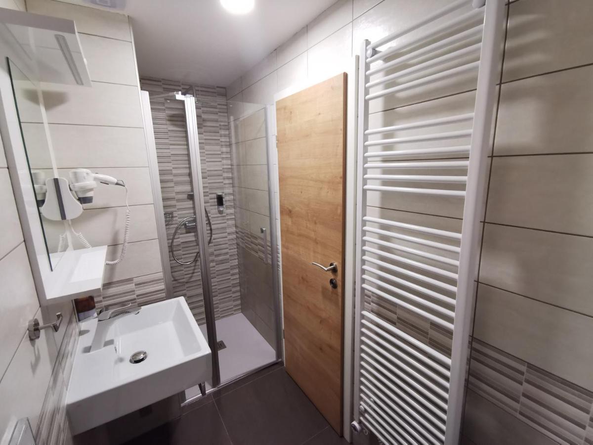 Gostilna S Prenocisci Pav Hotel Rakek Exterior foto