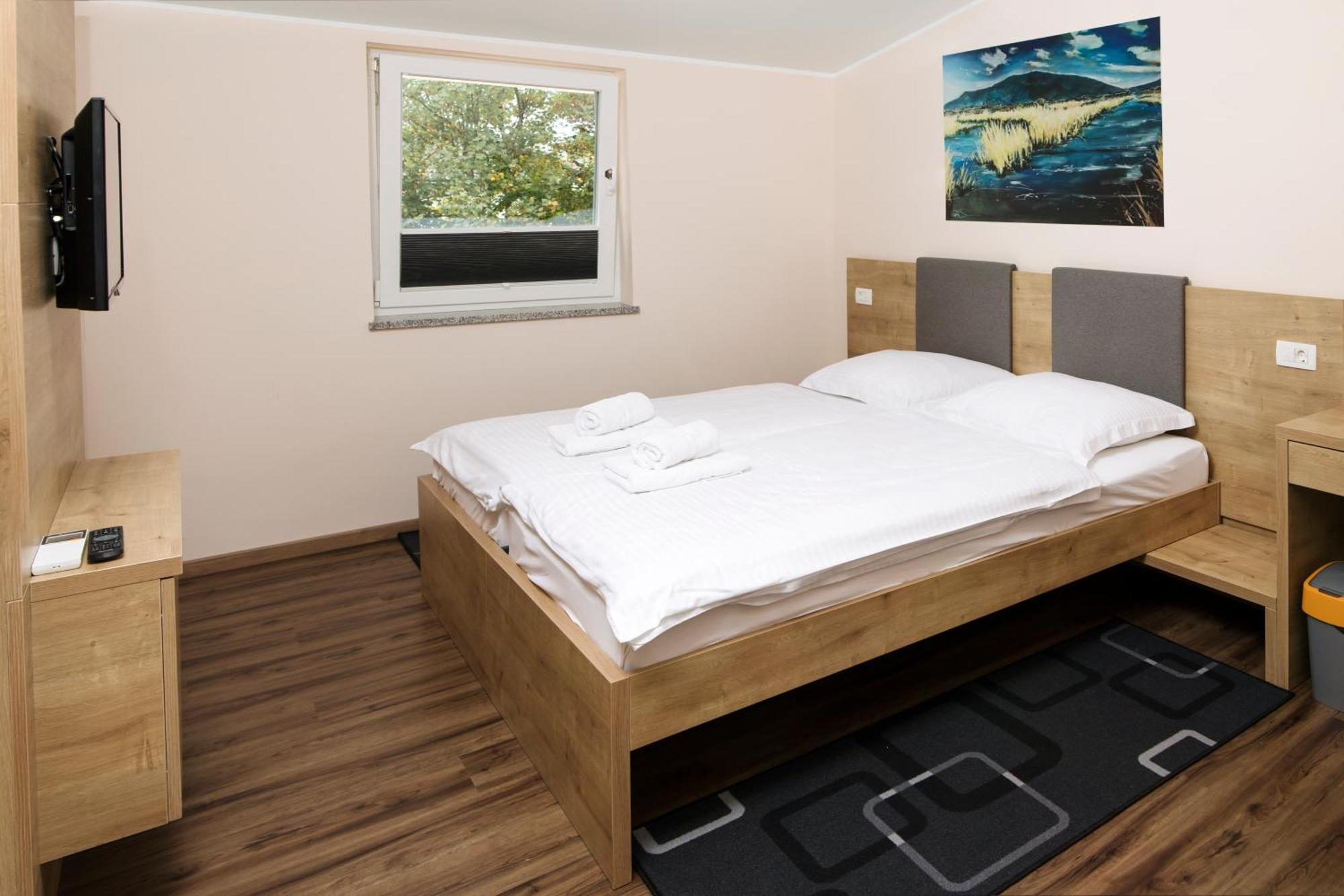 Gostilna S Prenocisci Pav Hotel Rakek Exterior foto