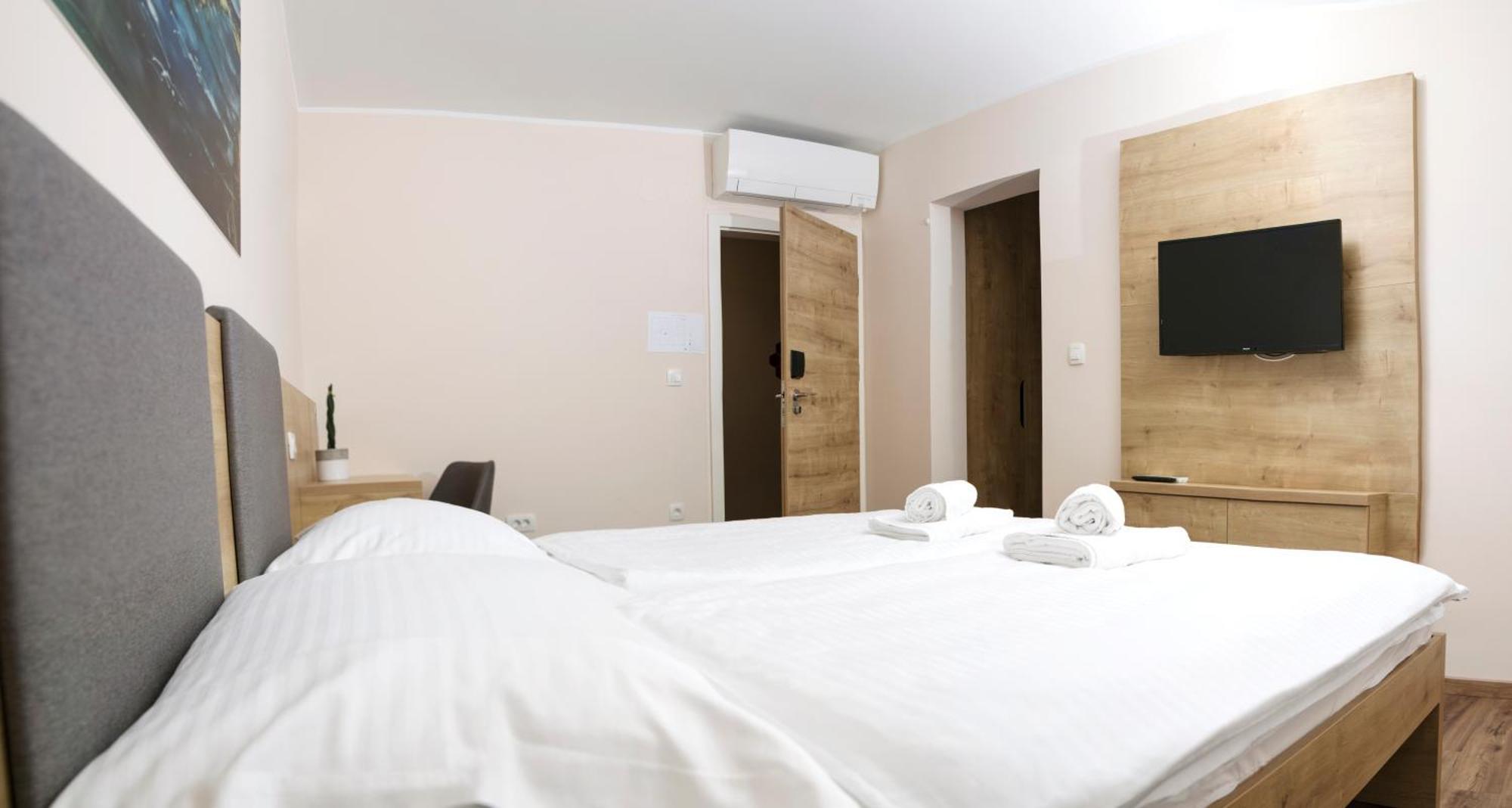 Gostilna S Prenocisci Pav Hotel Rakek Exterior foto