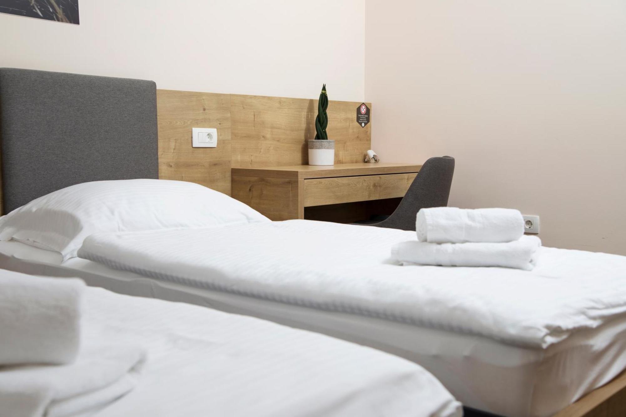 Gostilna S Prenocisci Pav Hotel Rakek Exterior foto