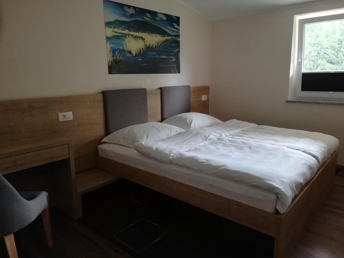 Gostilna S Prenocisci Pav Hotel Rakek Exterior foto